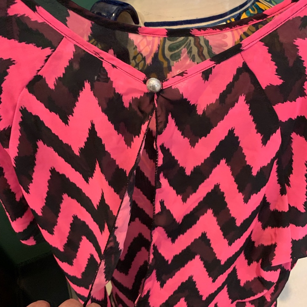 Chevron Design, Fun blouse. - Picture 3 of 5